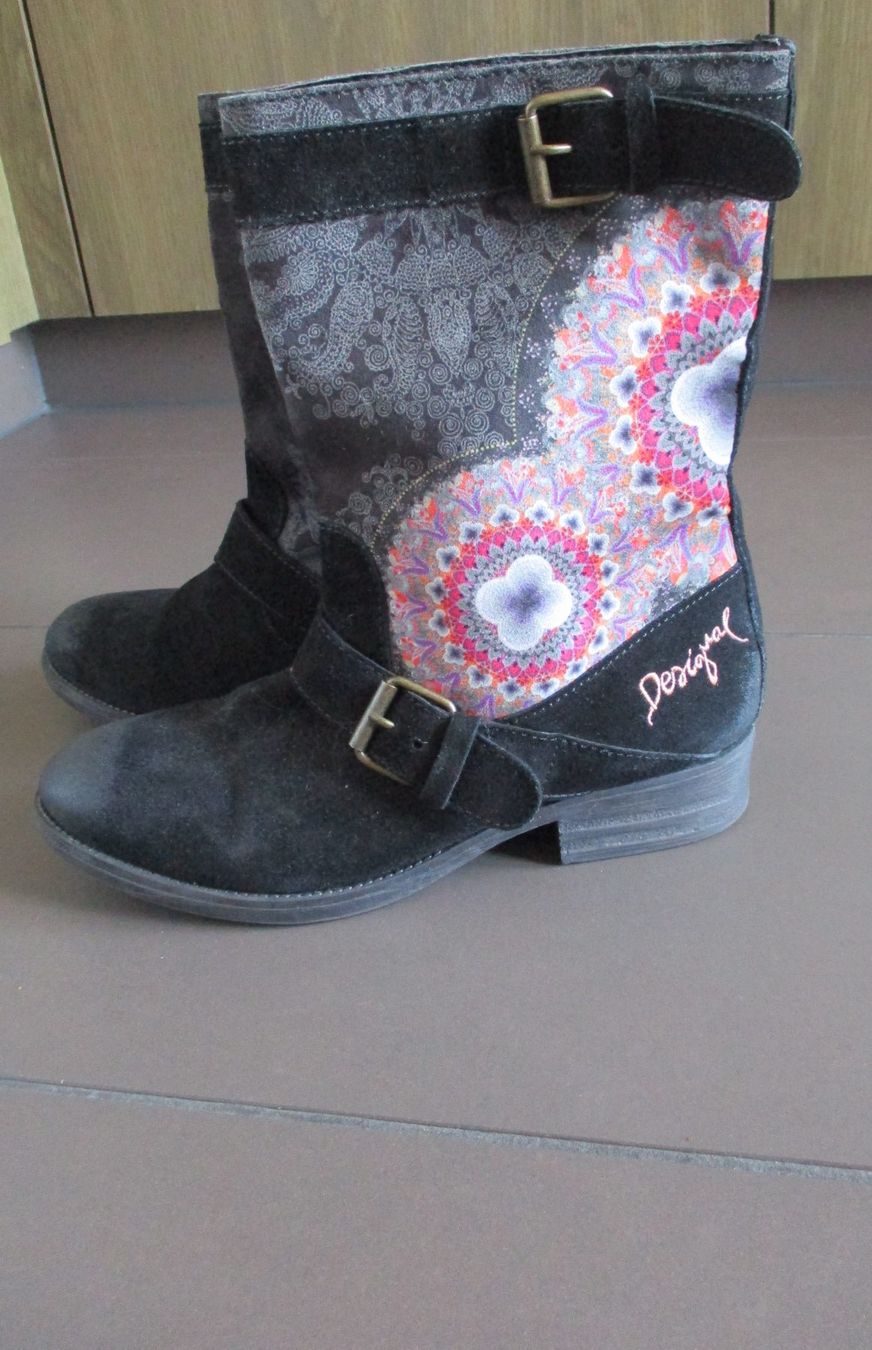 Desigual Damenschuhe: Desigual - Country Stiefel Gr. 39 – Gebraucht aus Jona von Loki40 1