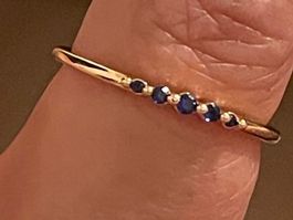 Jolie bague fine 54 sertie pierres zircons bleue