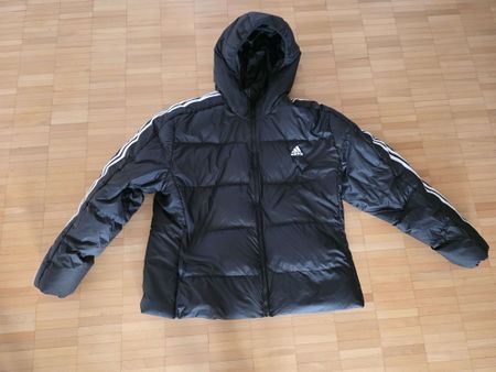 Adidas Winterjacke Grösse 2XL - Perfekt für kalte Tage!
