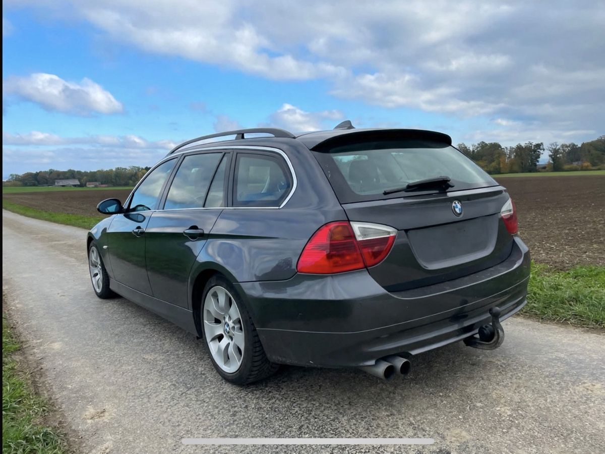 BMW Automobili: BMW 330i Touring 2007  – Usato da Zuben venduto da lk160 2