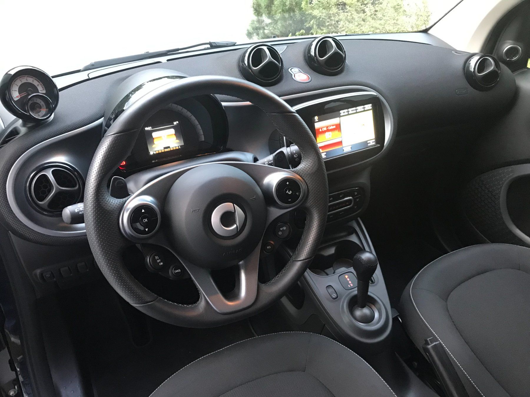 Smart Automobili: SMART fortwo citypassion twinmatic – Usato da Nyon venduto da data-comm 3