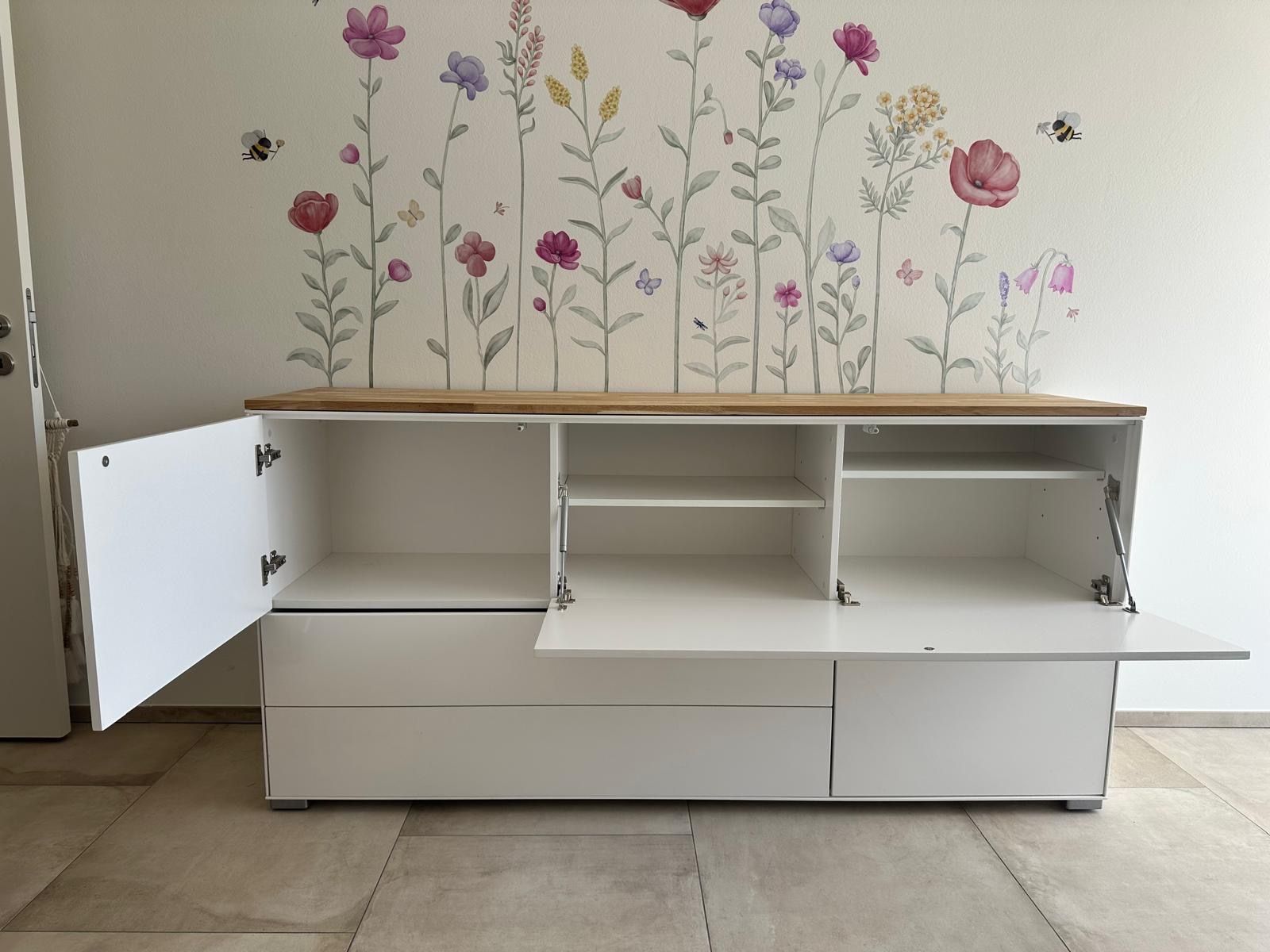 Livique Cassettiere: Sideboard weiss mit Eichen-Holzplatte, guter Zustand – Usato da Lachen SZ venduto da Luxolino 2