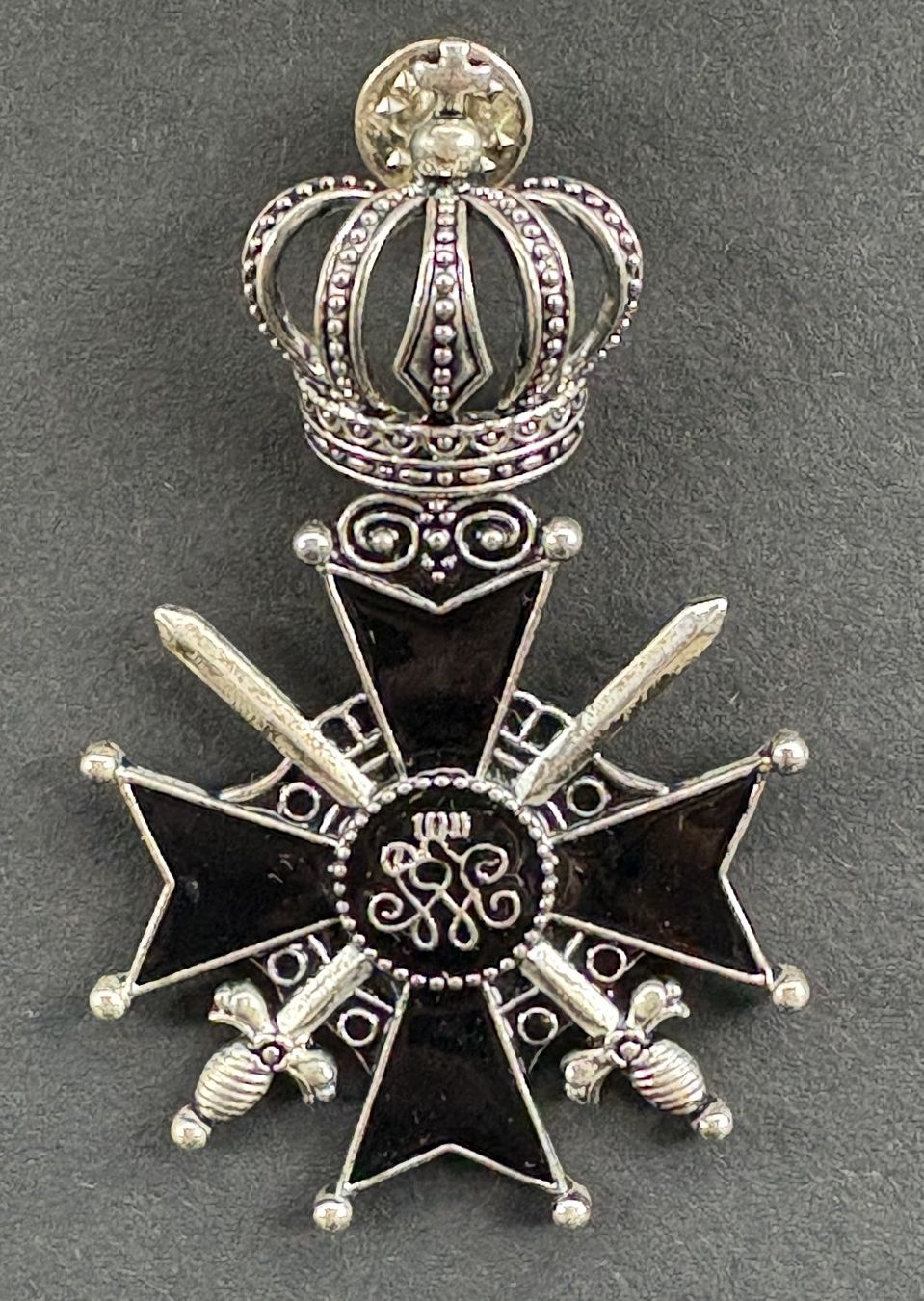 Placchette & Badge: PIN ORDEN MIT KRONE – Usato da Ostermundigen venduto da wini63