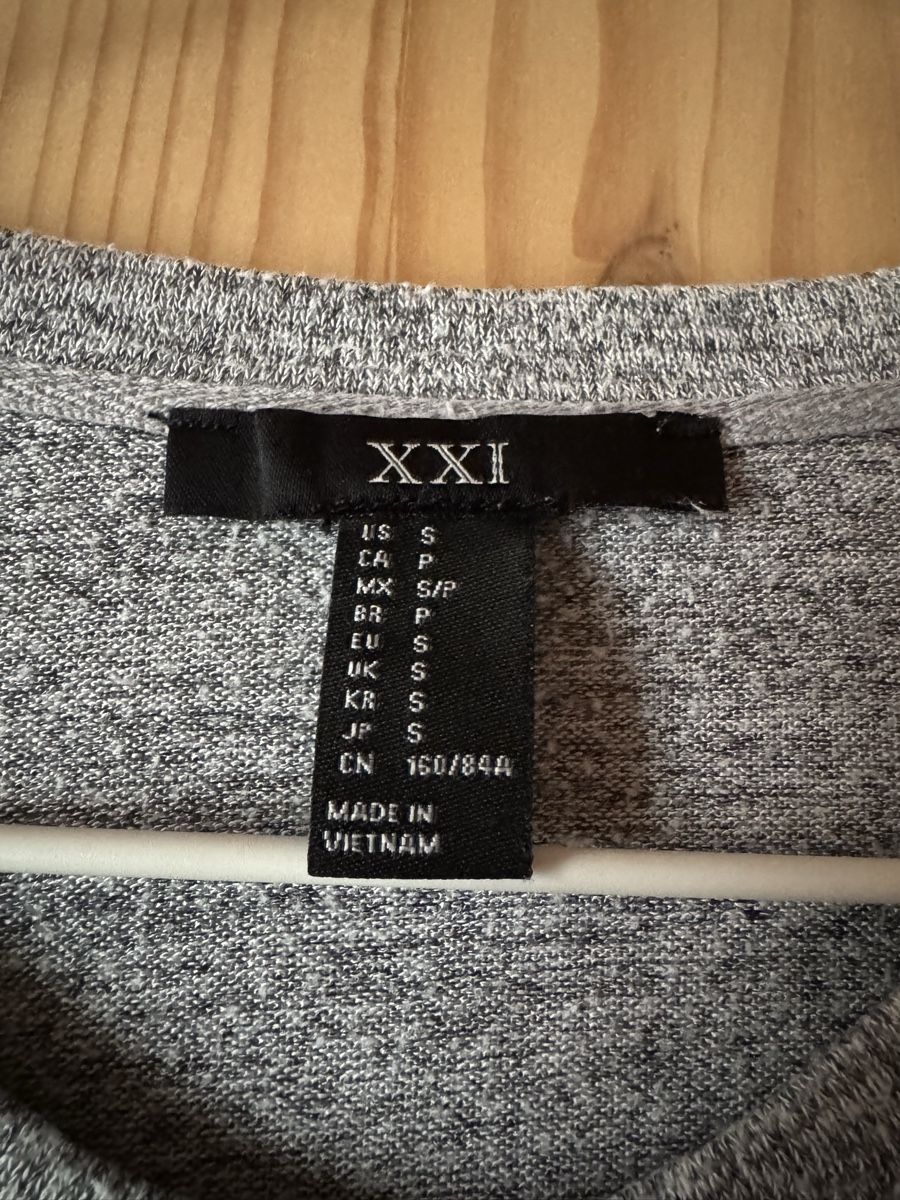 Pullover & Sweatshirts: Longsleeve Grau Melange – Gebraucht aus Hergiswil NW von kaufe_bei_kaufmann 1