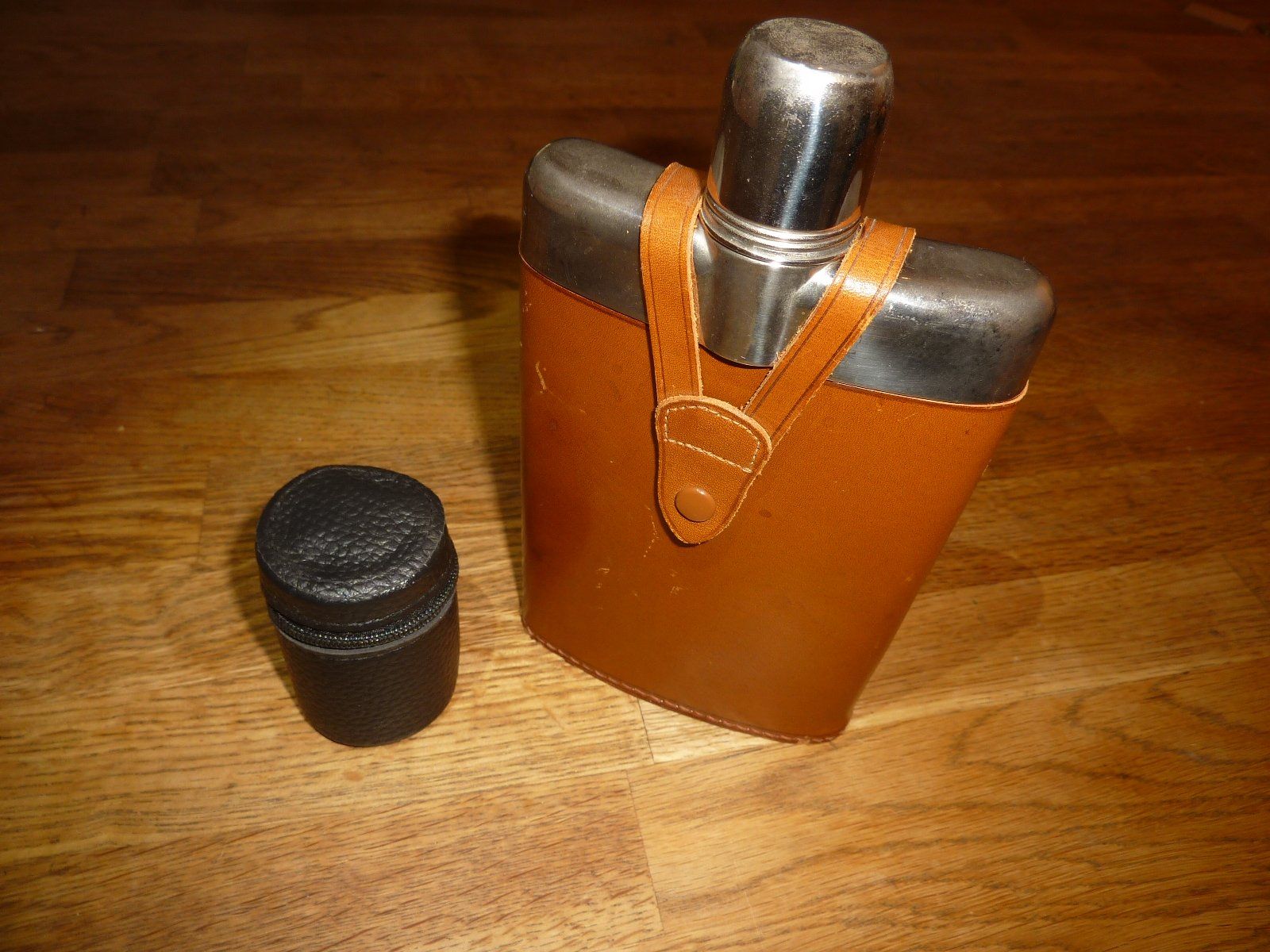 Edler Flachmann mit echtem Lederetui 200 ml Flasche (Gebraucht) in ...