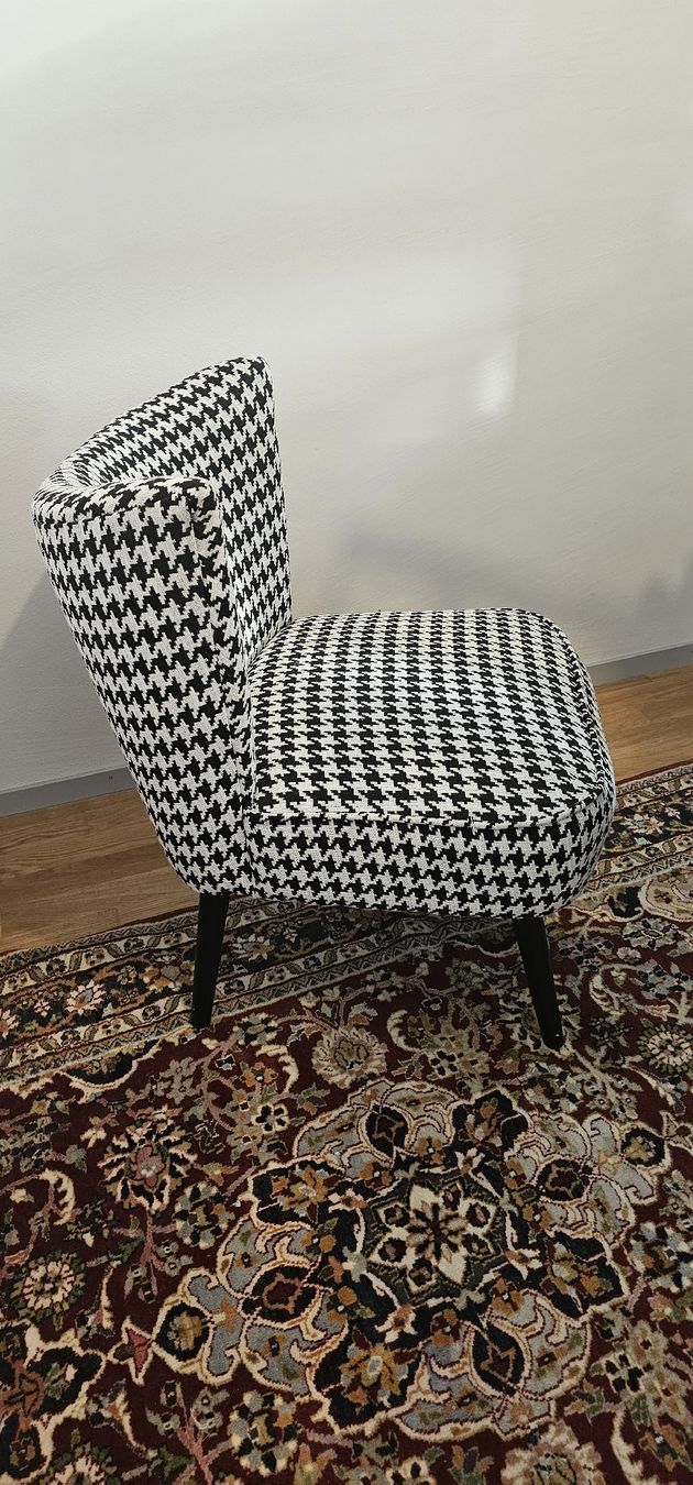 Poltrone: Retro Armchair, Houndstooth Pattern, Black Legs – Usato da Cham venduto da WFRRichter 1
