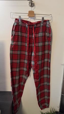 Rote Flanell Hose, Grösse S, perfekt für die Festtage!