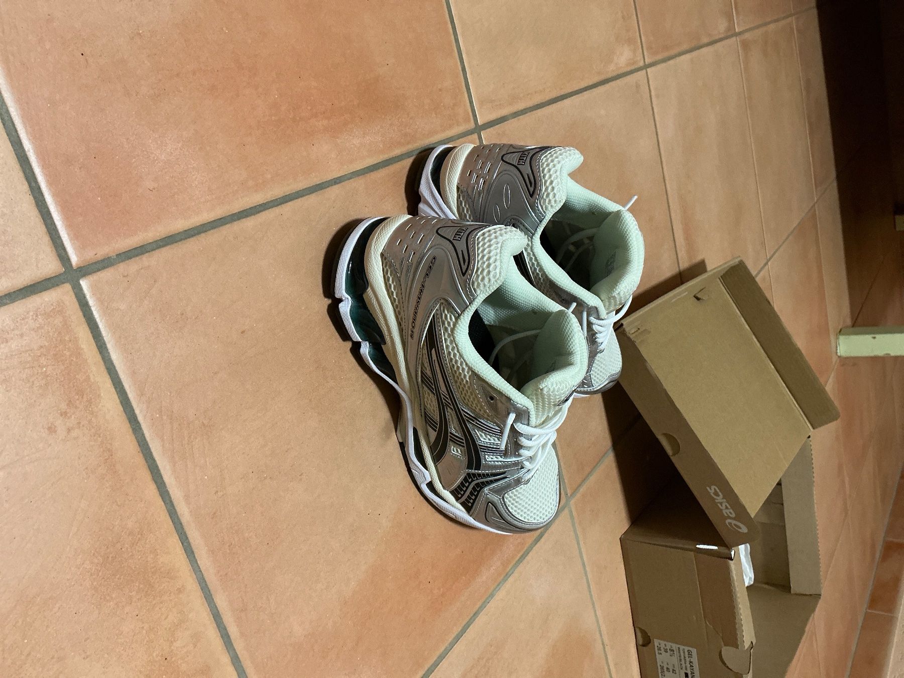 Asics Scarpe da uomo: Asics Gel-Kayano 14 taille 42 – Nuovo e nell'imballaggio originale da Gland venduto da Dedecop2 3