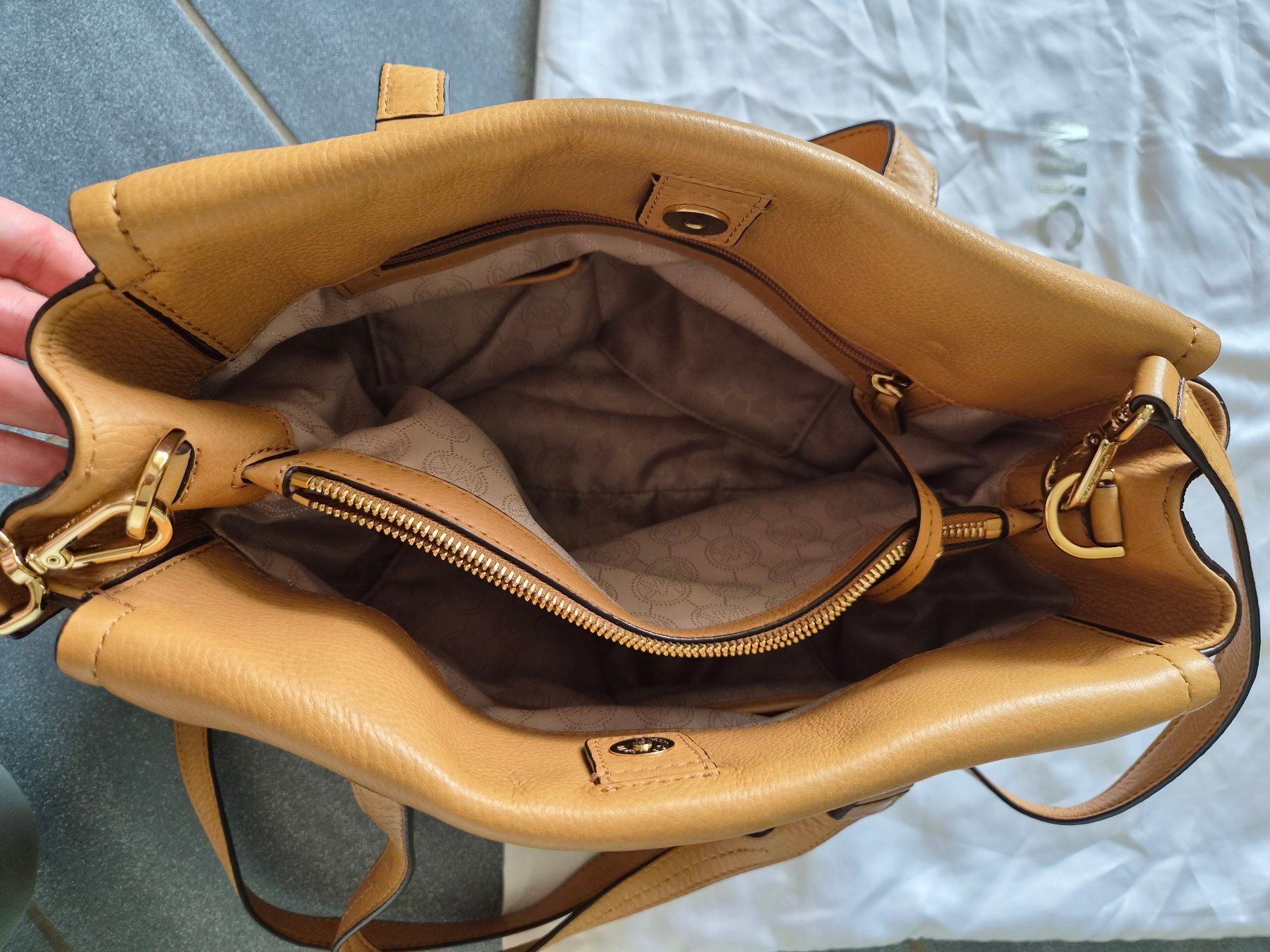 Michael Kors Taschen für Damen: Camel farbene Handtasche von Michael Kors – Gebraucht aus Belp von fra_5rn7 3
