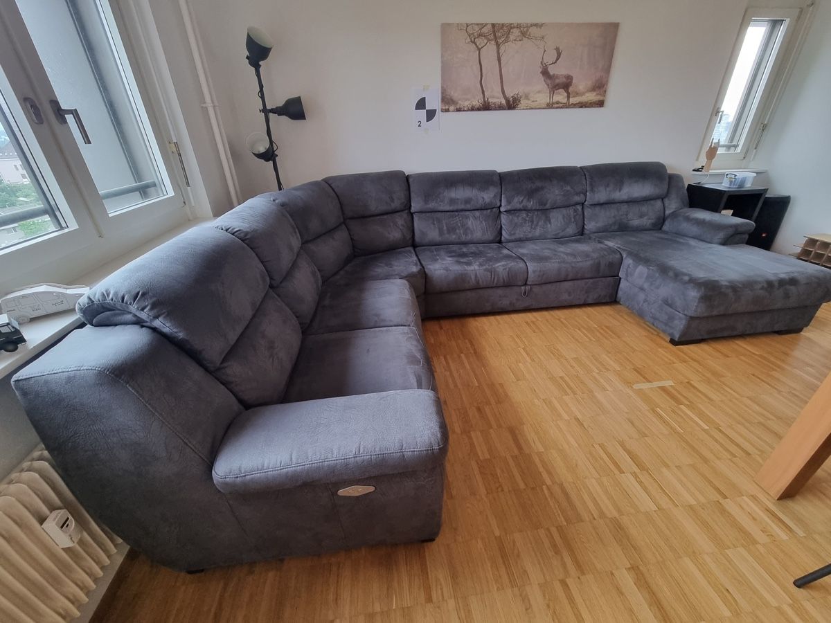 Divani: Grosses U-förmiges Sofa mit Schlaffläche, Farbe Anthrazit – Usato da Muttenz venduto da rabo07
