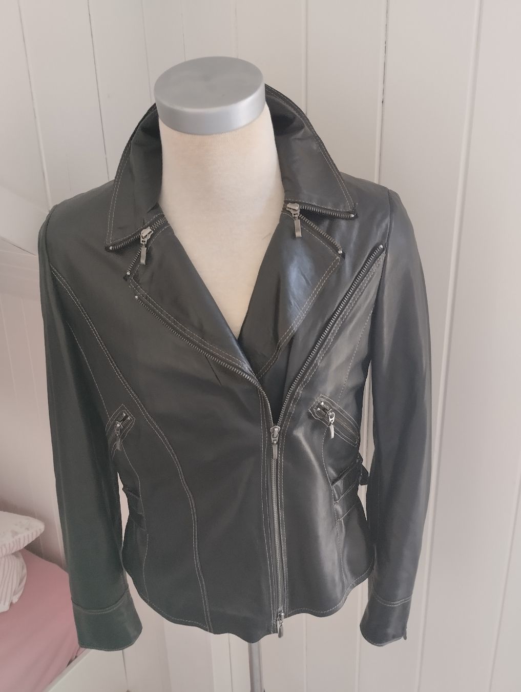 Jacken: Damen Lederjacke aus Lamm anilin – Neu (gemäss Beschreibung) aus Ebnat-Kappel von wis_59qw