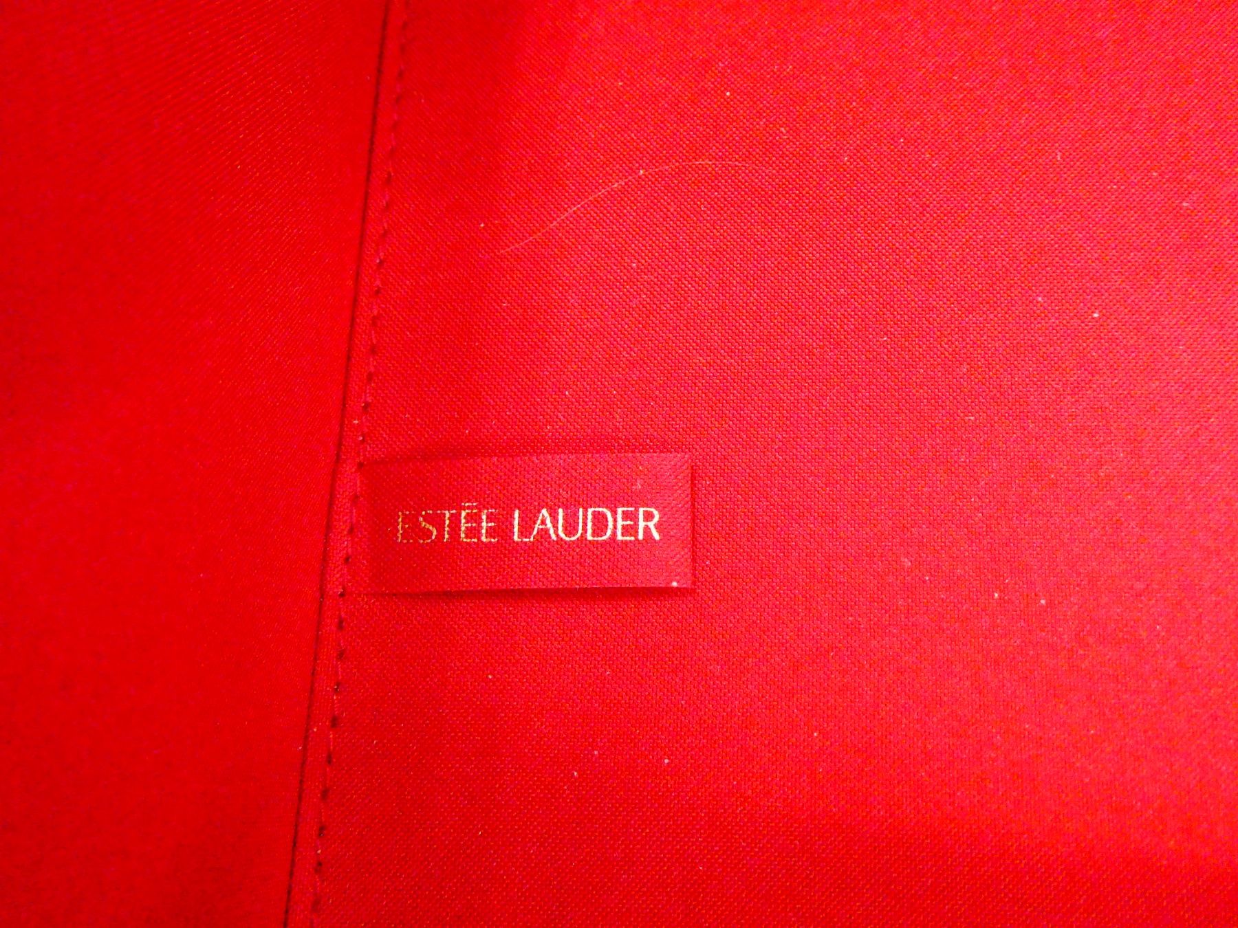 Valigie: Estee Lauder kleiner Koffer – Usato da Rafz venduto da Powacaddy 5