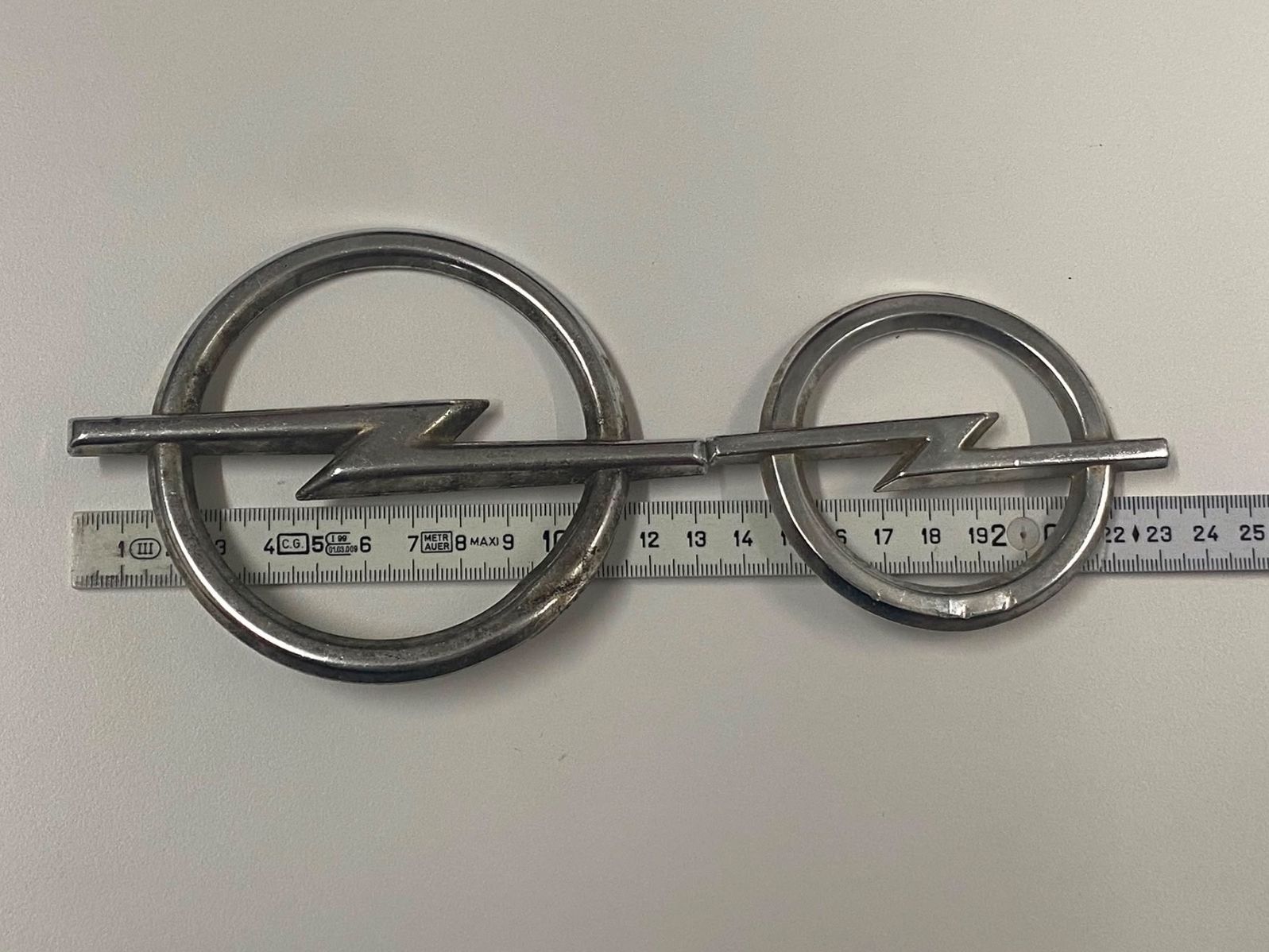 Opel Sonstiges Fahrzeugzubehör: Zwei Vintage Original OPEL Emblem – Gebraucht aus Dübendorf von lan1808 2