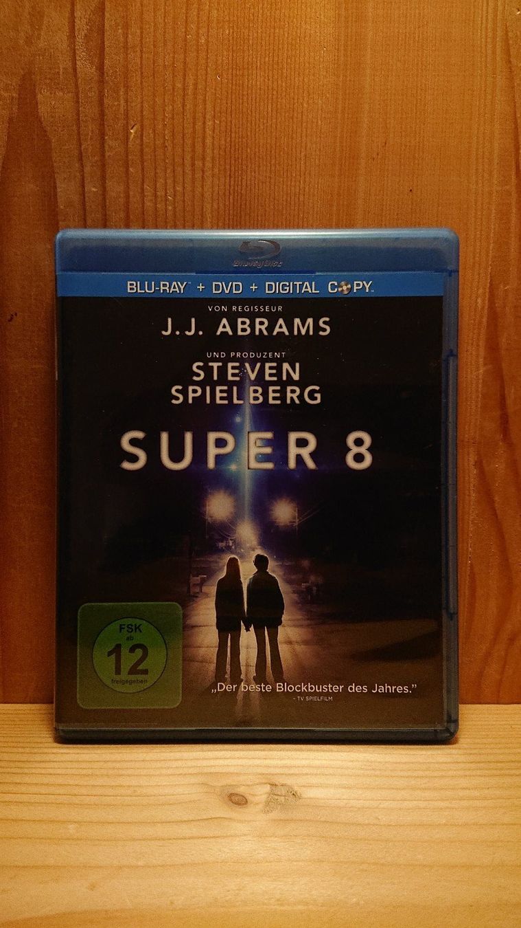 Tutti i DVDs: SUPER 8 Blu-Ray – Usato da Wilderswil venduto da Exebub