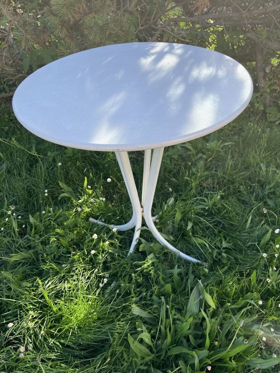 Tavoli: Ancienne Table ronde en métal – Usato da St. Prex venduto da Nikolletta 1