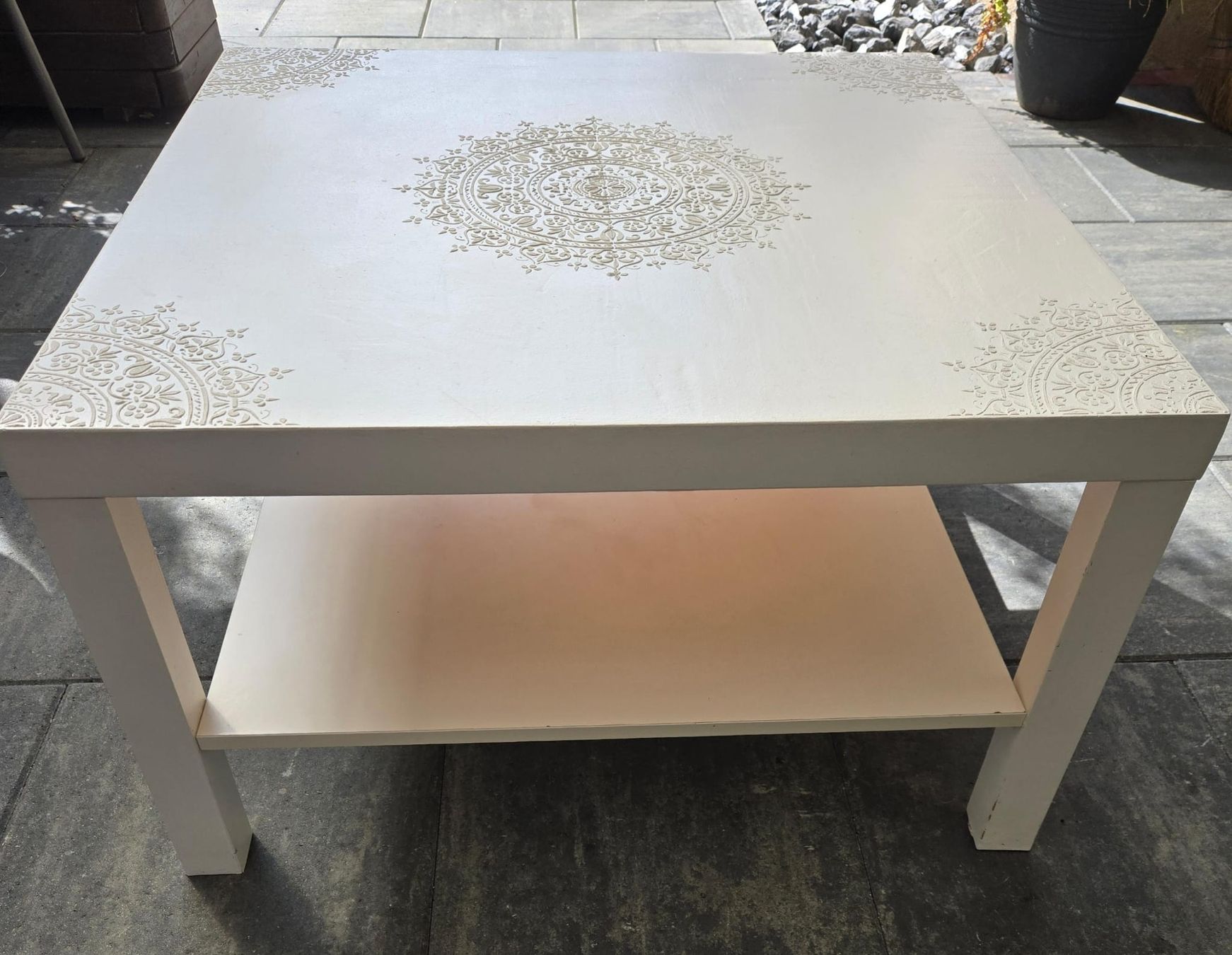 Tavoli: Schicker Sofatisch mit Mandala Muster – Usato da Rheinsulz venduto da Dred 4