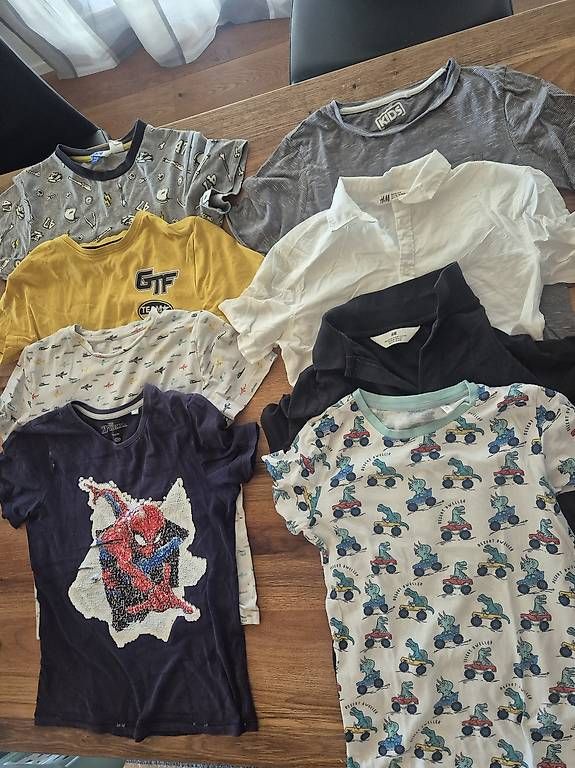 Lotti & Set di vestiti: Klederpaket Junge Oberteil Kurzarm Grösse 140 – Usato da Koppigen venduto da abu_5syv
