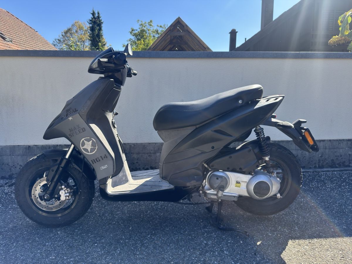 Piaggio Scooters: Piaggio New Typhoon M70 – Défectueux à Rickenbach SO par YvonneA02 1