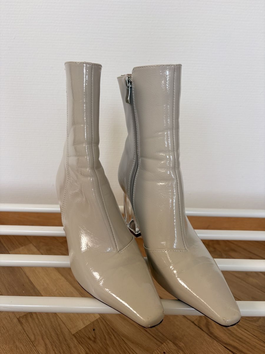 Damenschuhe: Damen Stiefeletten Lackoptik mit Plexiglas Absatz – Gebraucht aus Zürich von viv_nevi 1