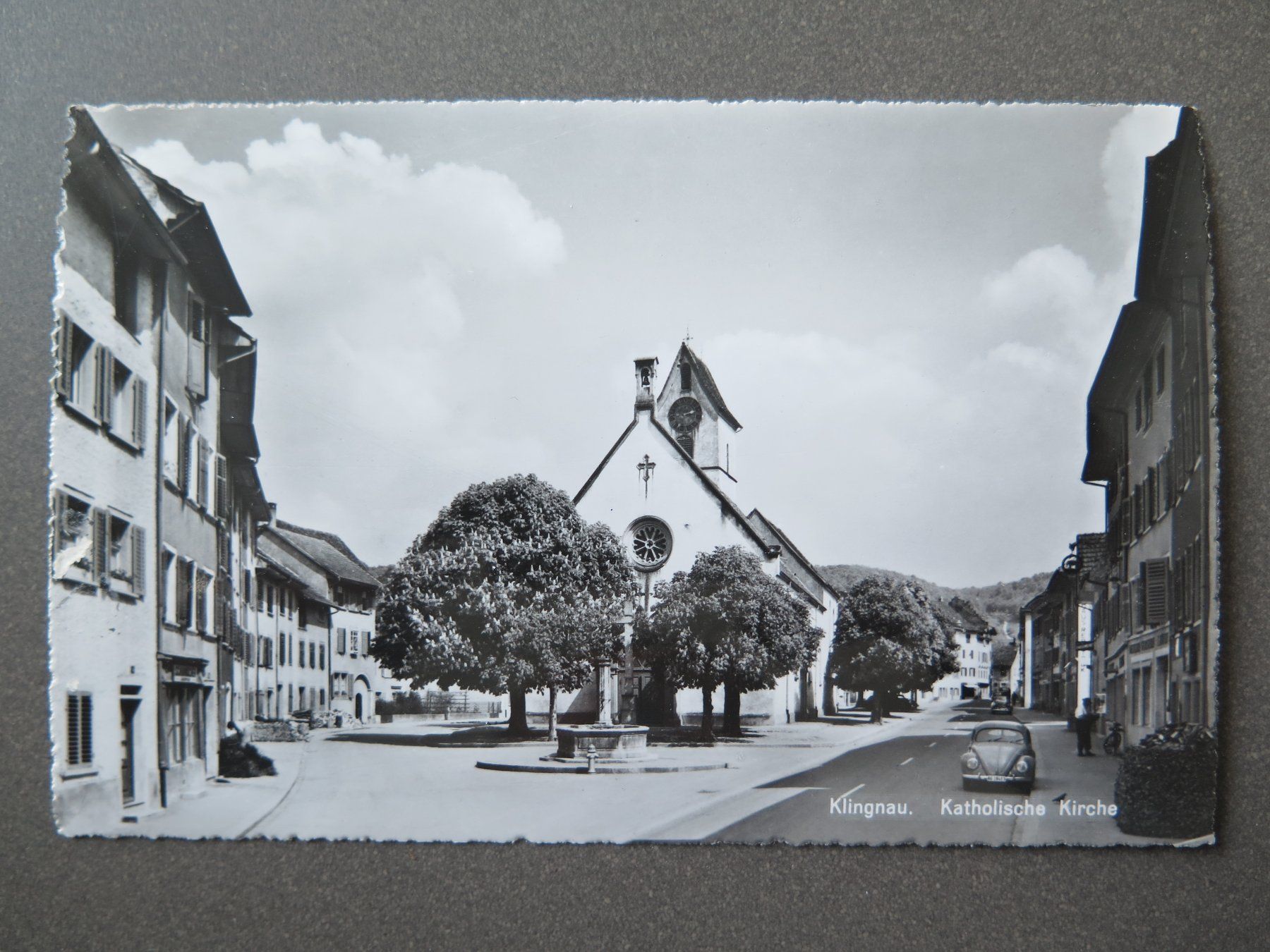 Cartoline postali: KLINGNAU - KATH. KIRCHE - U.A. VW-KÄFER – Usato da Wittenbach venduto da lipasal