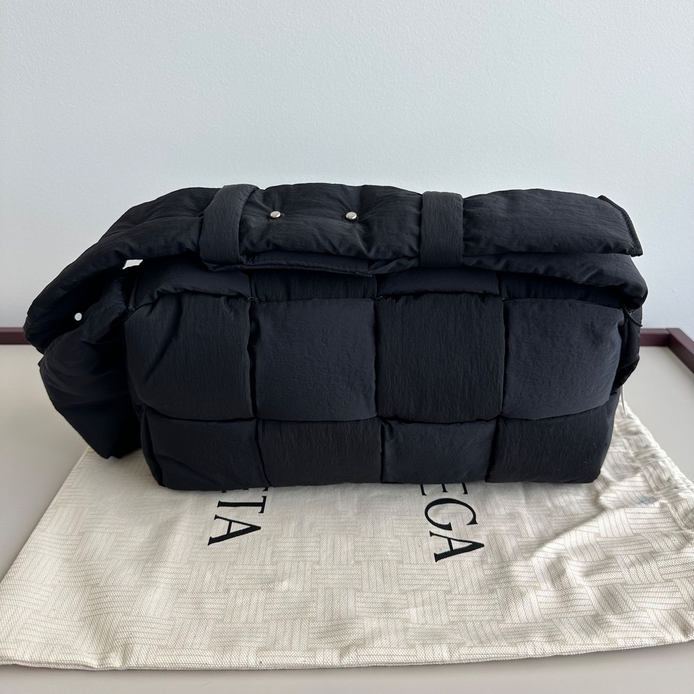 Bottega Veneta Borse: Bottega Veneta Padded Tech Cassette Bag – Nuovo e nell'imballaggio originale da Basel venduto da daniel_daiu