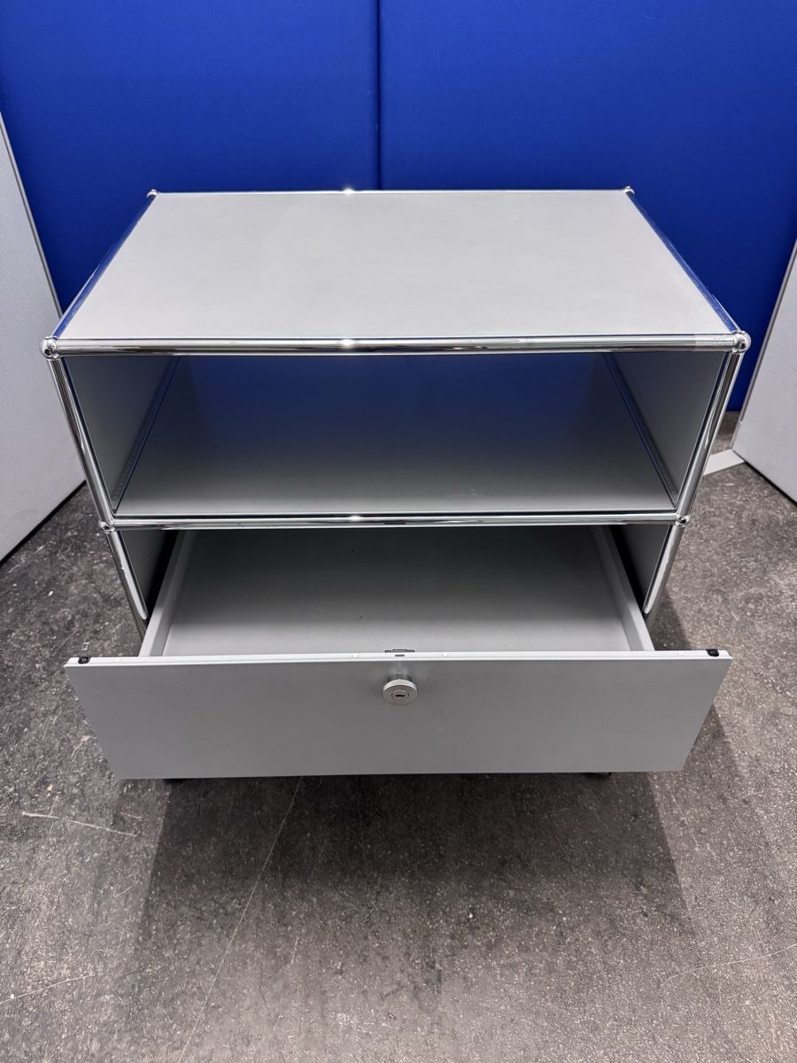 USM Banconi: USM Haller Sideboard/Rollcontainer mit 2 Schubladen – Usato da Bern venduto da samryan 3