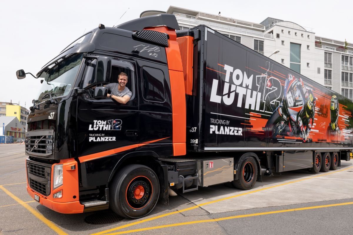 Tekno Kit di modellismo & Modellini statici: 1:50 Tekno Volvo FH3 Planzer "Tom Lüthi" – Nuovo e nell'imballaggio originale da Affoltern am Albis venduto da Modellshop-8910 4
