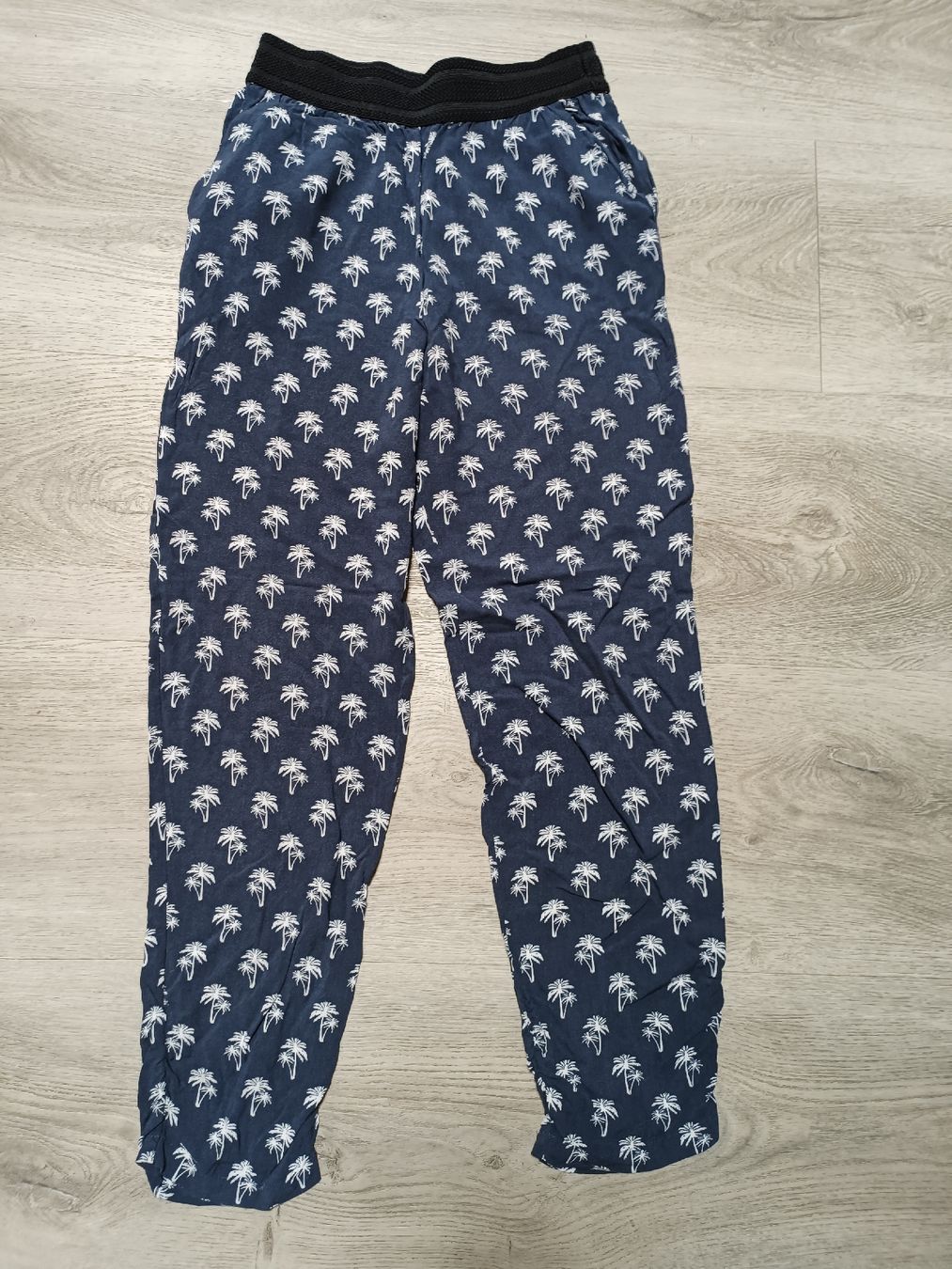 Only Pantaloni: Only Sommerhose 36/38 – Usato da Bätterkinden venduto da Elefantenzoo