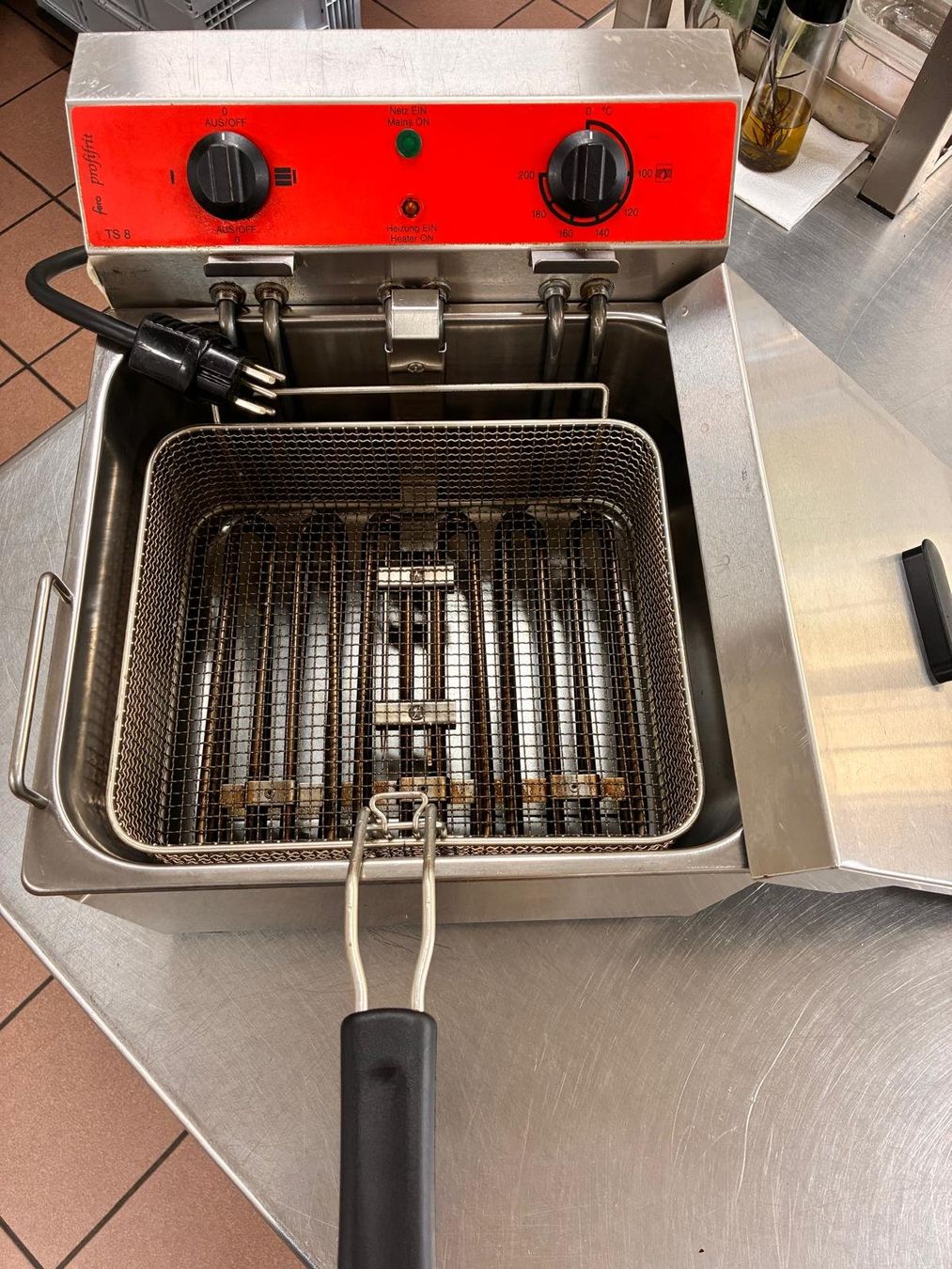 Fero Küchengeräte: Fero Profi-Fritteuse – Gebraucht aus Ermatingen von jry_5lly