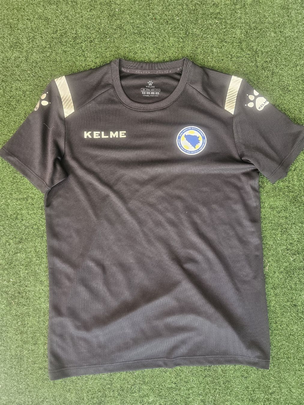 Canottiere & Pantaloni: Kelme Bosnien Trikot Gr.M – Nuovo (secondo la descrizione) da Emmenbrücke venduto da TopGato