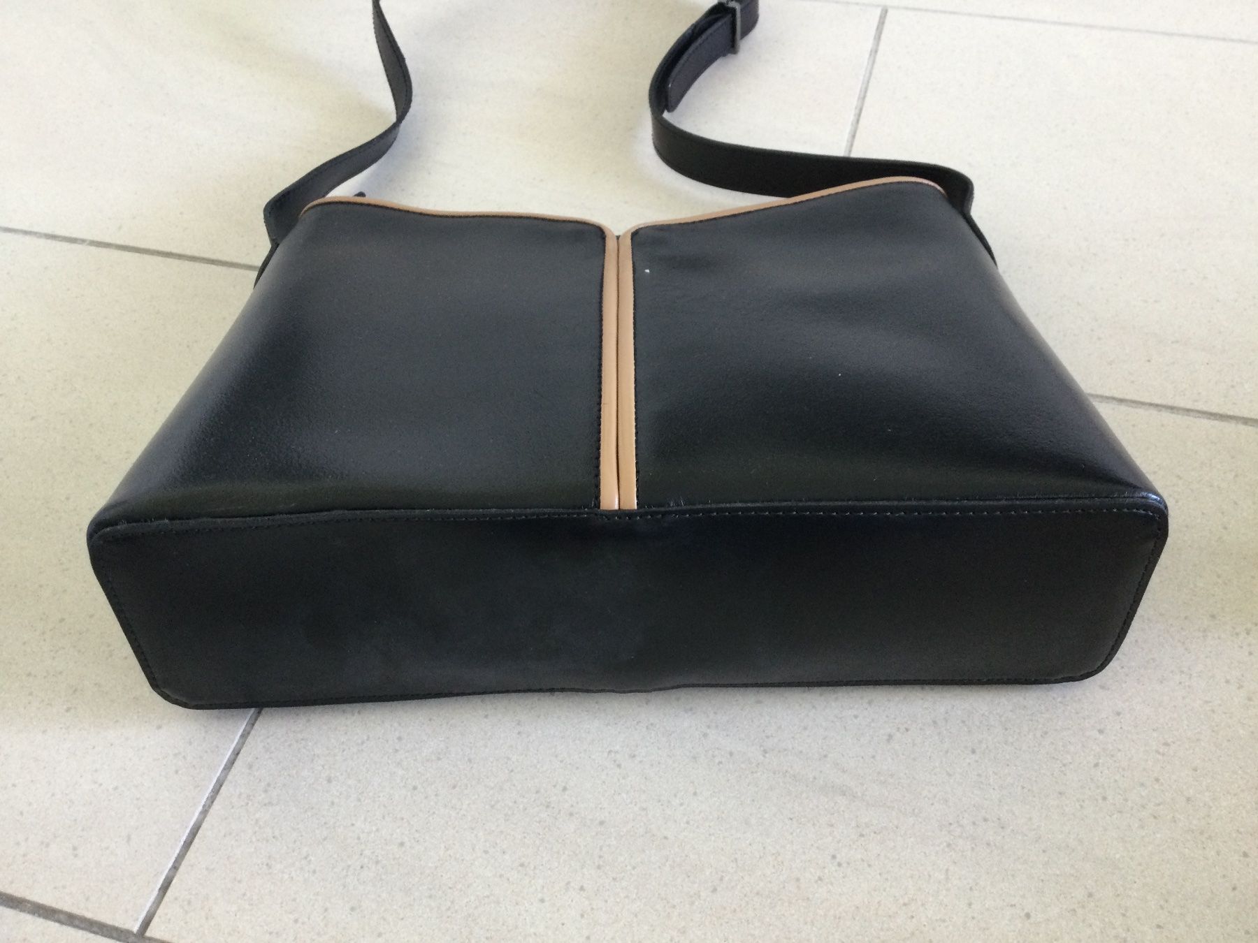 Taschen für Damen: Neue Ledertasche in schwarz – Neu (gemäss Beschreibung) aus Baar von negombo 2