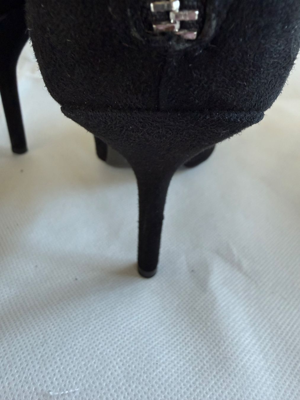Scarpe da donna: Bottines en daim noir avec deux fermetures éclairs – Usato da Vernier venduto da ley_yqh9 5