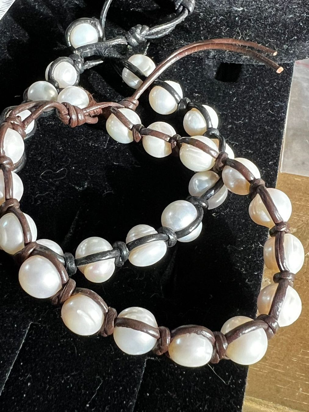 Bracciali & Braccialetti: Leder-Süßwasser Perlen Armband – Nuovo (secondo la descrizione) da Teufen Ar venduto da Exclusive.stuff.CH 1