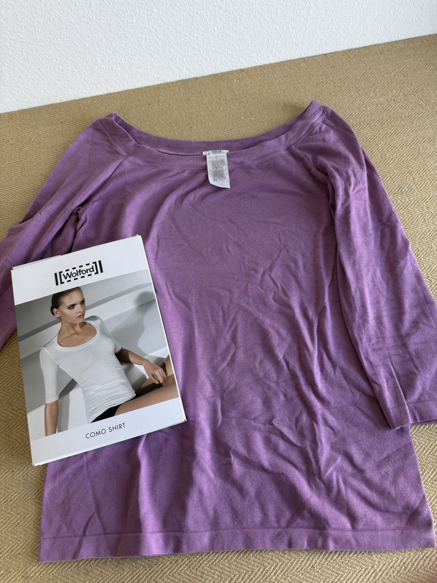 Wolford T-shirt: WOLFORD Como Shirt Grösse M Acai – Usato da Konolfingen venduto da petzipetz