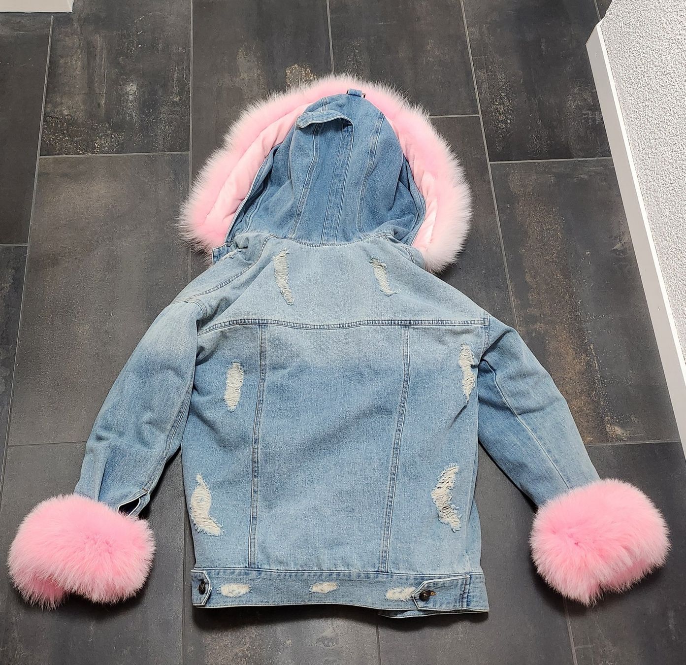 Giacche: Jeansjacke mit echtem Waschbärenfell – Usato da Mägenwil venduto da Lea.SN 1