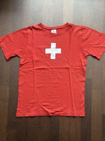 Rotes T-Shirt mit Schweizer Kreuz, Gr. 158/164, Top!