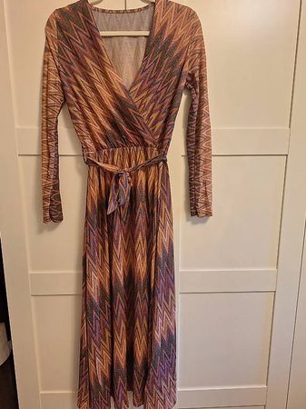 Neuwertiges Maxikleid mit Muster, Grösse S/M