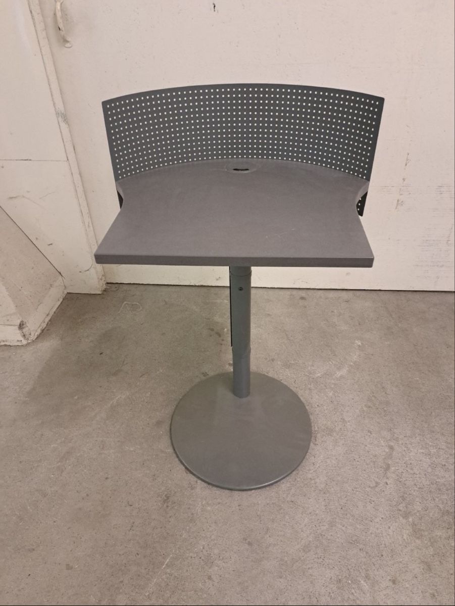Scrivanie: kleiner Büro- / Stehtisch – Usato da Emmenbrücke venduto da seanuser