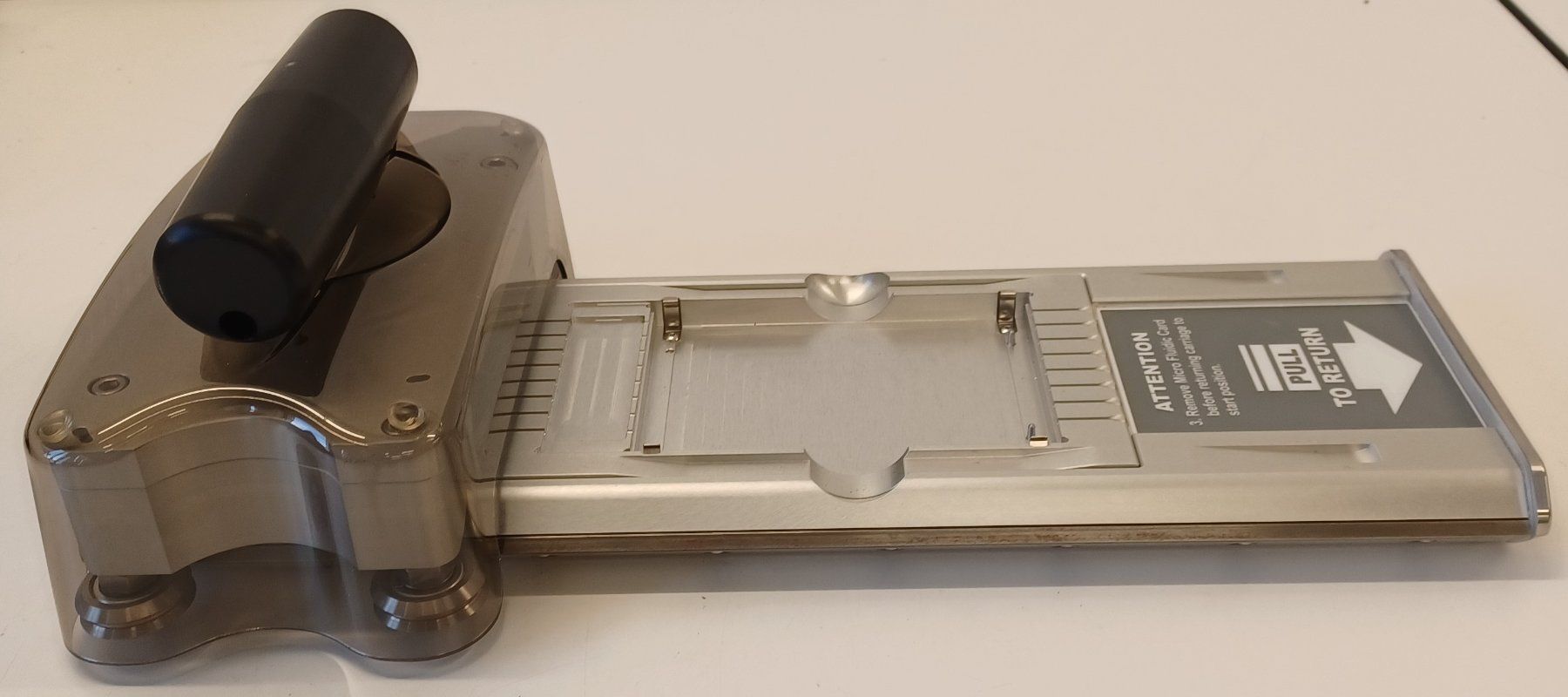 Accessori da laboratorio: Life Technologies Array Card Staker/Sealer – Usato da Niederdorf venduto da LeptonAG_Labor 2