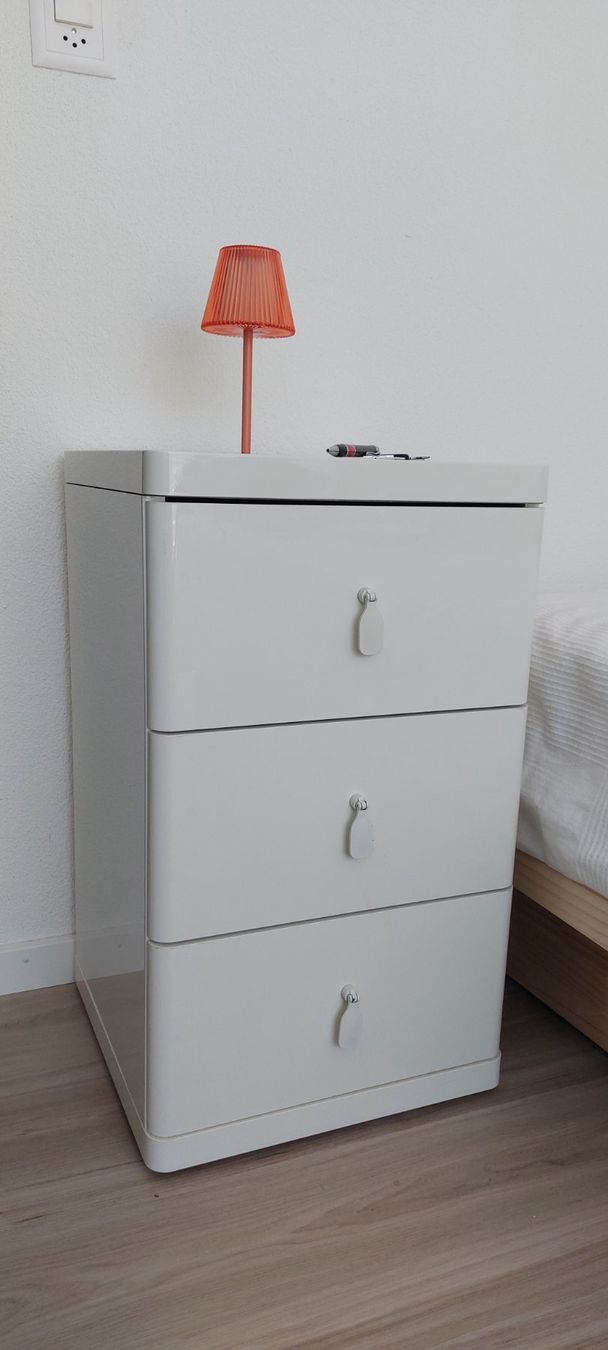 Ikea Comodini: Nachttisch, IKEA, Vinstra – Usato da Dättlikon venduto da Grossried1