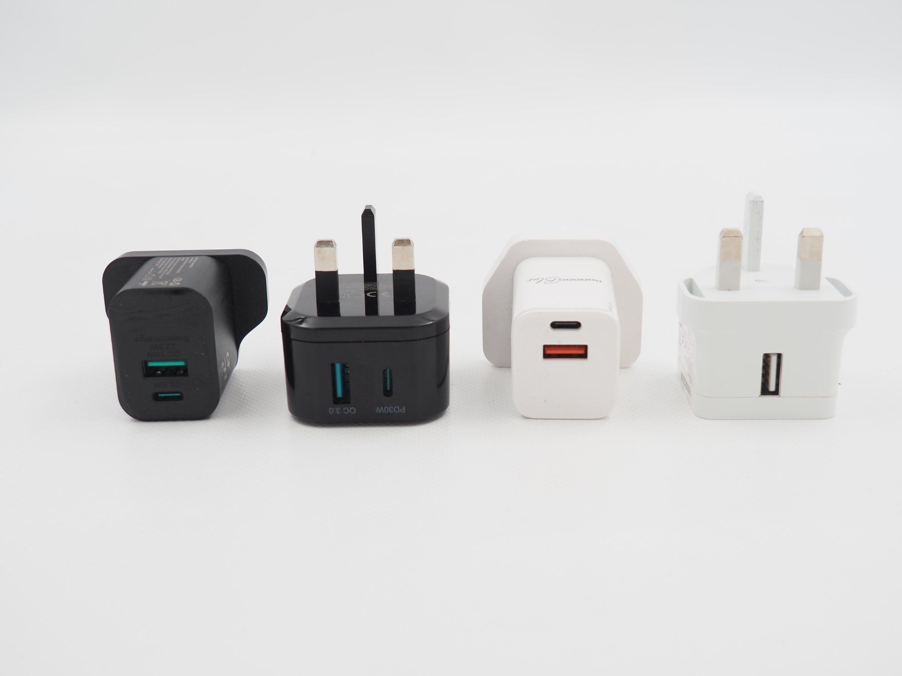 Unità & Adattatore: MULTI Ladeadapter 20 Stk. UK-Stecker (26070719) – Usato da Zürich venduto da fundsachenverkauf 7