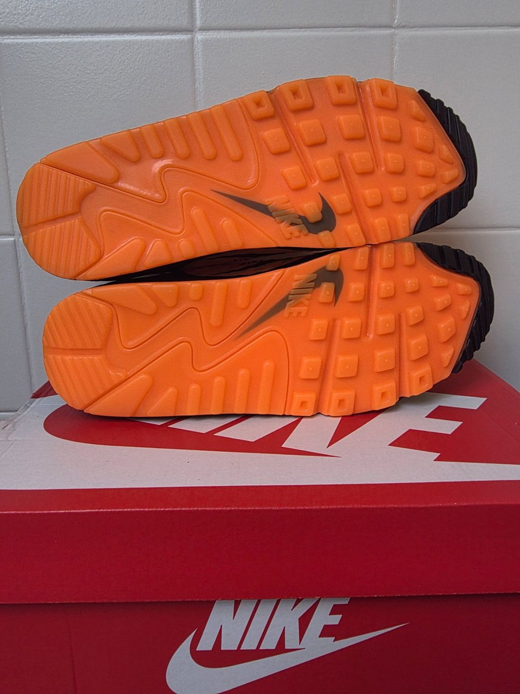 Nike Herrenschuhe: Nike Air Max 90 – Neu und originalverpackt aus Fleurier von dav_xx8y 5