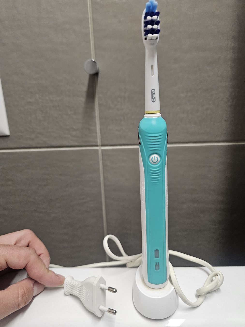 Oral B Cura dei denti: Oral-B TriZone 1000 – Usato da Wohlen AG venduto da niki31