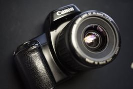 Canon EOS 1000F