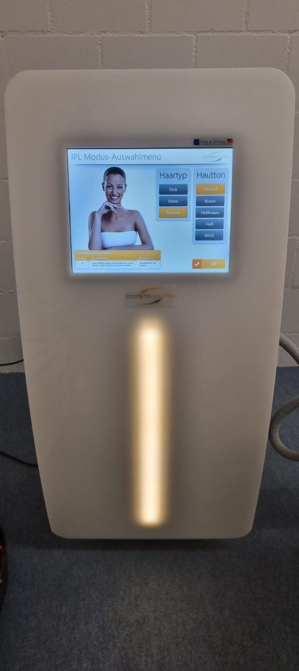 Attrezzature mediche: SHR Haarenfernungsgerät mit Zubehör – Usato da Breitenbach venduto da Powercalmo 1