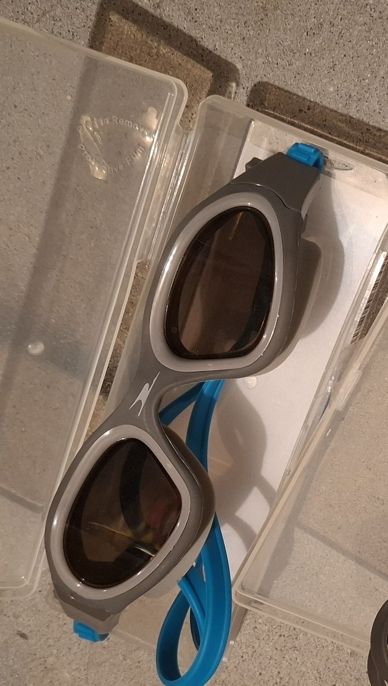 Occhiali & Lenti: Schwimmbrille Arena mit Etui gebraucht – Usato da Rickenbach LU venduto da mimy545