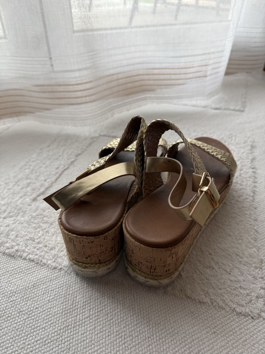 Dosenbach Chaussures femmes: Sandalen Gr. 39 🌸 – D'occasion à Wil SG par xrnvani 2