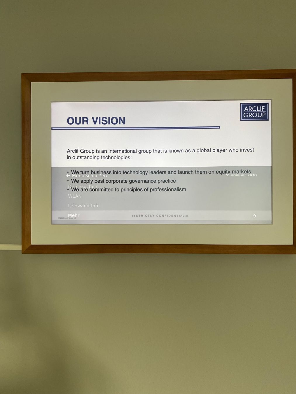 Monitor: Digitaler Kunstbibliothek und Präsentation – Usato da Zürich venduto da esk_6ymz 3