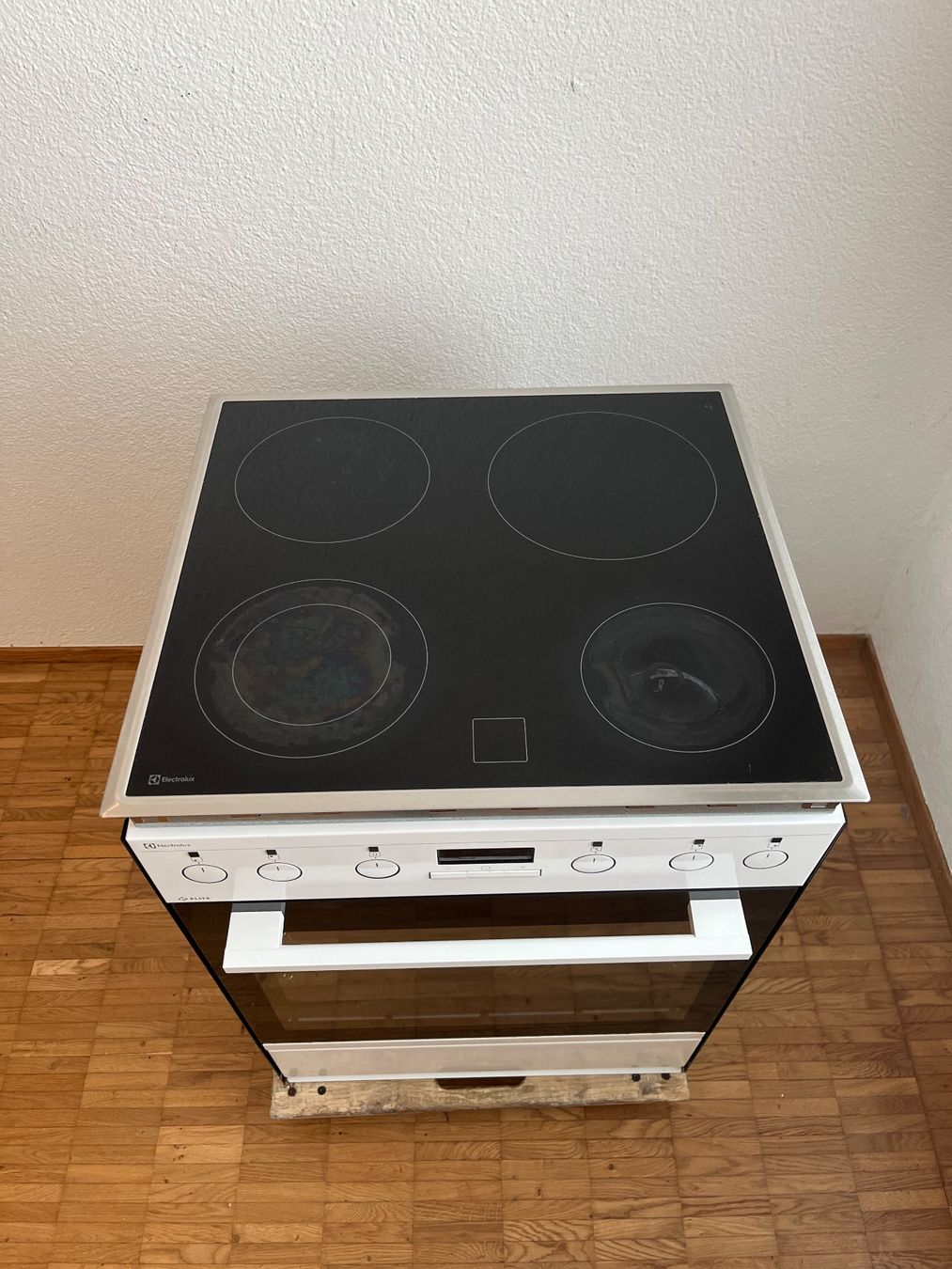 Electrolux Cucine: Backofen und Glaskeramik von Electrolux – Usato da bern venduto da sanducci