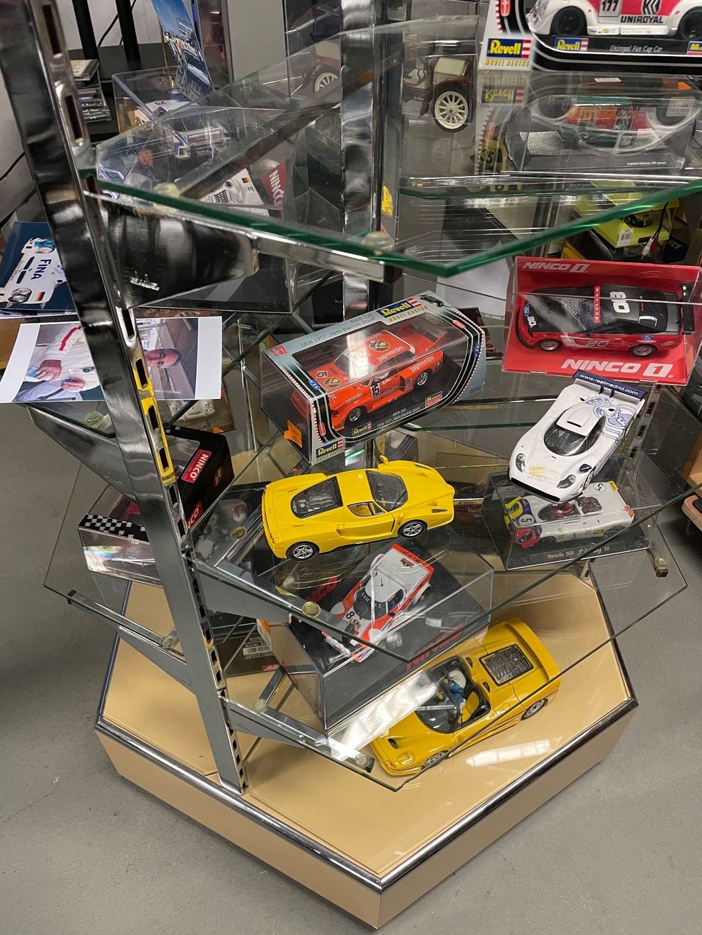 Modellini d'auto: Ausstell - Vitrine 5 Eckige – Usato da Wohlen AG venduto da NincoA-Z 1